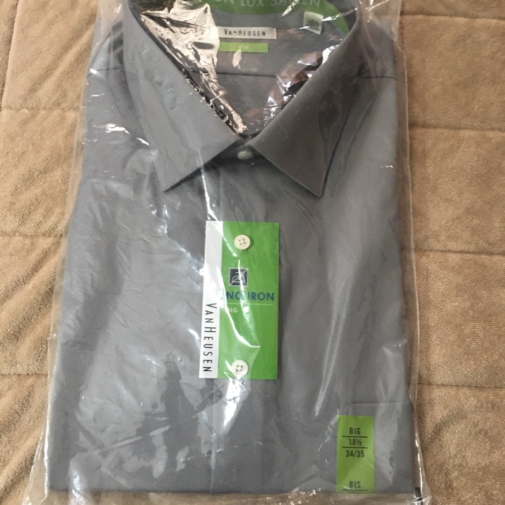 Van Heusen dress T-shirt (big)34/35 18-1/2